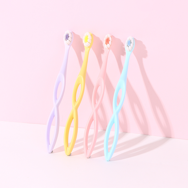 Multicoloured ten-bristle toothbrush (2 sets)