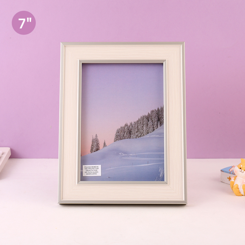 7 "Classic Photo Frame (White)