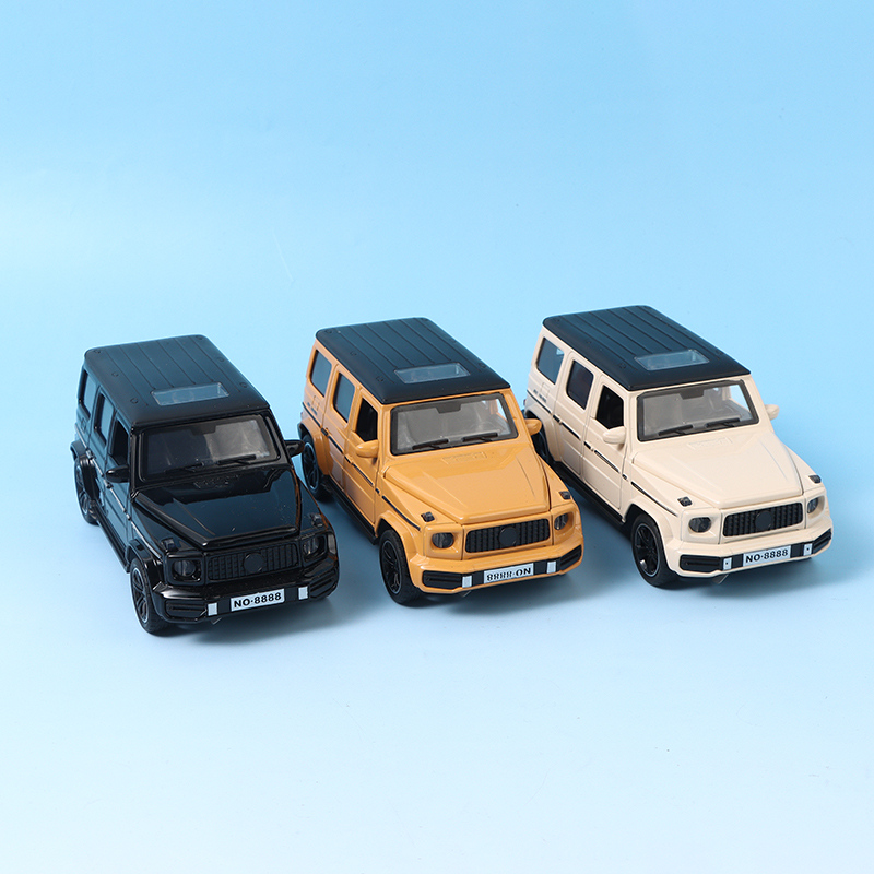 1:32 Sound and light comeback four-door alloy car