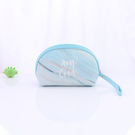 حقيبة مستحضرات تجميل على شكل قوس بلون مغاير (أزرق)