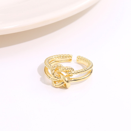 Unique Knot Glossy Ring