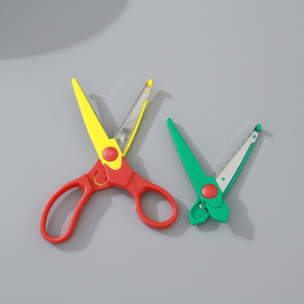 سلسلة اللون المتباين المقصات الوردية مع 1 زوج إضافي من شفرات المقص الوردي