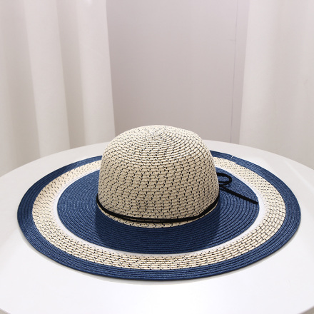 قبعة منسوجة بلون مغاير بحافة عريضة أبيض عاجي）