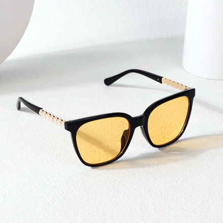 Classic Series Pearl Embellished Women's Sunglasses (Black Frame Yellow Lens)